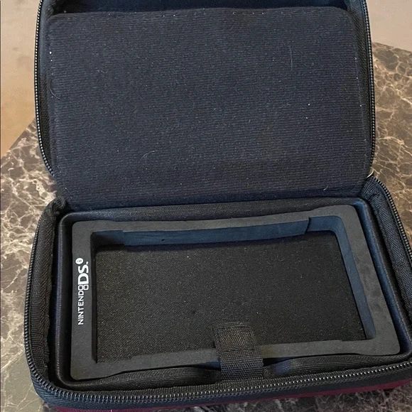 Nintendo DS Dual-Screen Console in Black - Picture 7 of 8